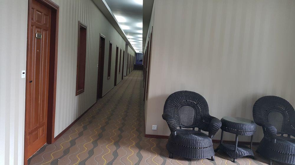 Sky Man Hotel Rangun Zewnętrze zdjęcie